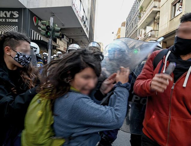 ΧΗΜΙΚΑ ΚΑΙ ΠΡΟΣΑΓΩΓΕΣ ΑΠΟ ΤΗΝ ΑΣΤΥΝΟΜΙΑ ΣΤΑ ΕΞΑΡΧΕΙΑ ΚΑΤΑ ΤΗΝ ΑΠΟΧΩΡΗΣΗ ΤΗΣ ΣΥΓΚΕΝΤΡΩΣΗΣ ΕΝΑΝΤΙΑ ΣΤΗΝ ΥΠΟΧΡΕΩΤΙΚΗ ΛΗΨΗ DNA ΣΤΑ ΠΑΝΕΠΙΣΤΗΜΙ