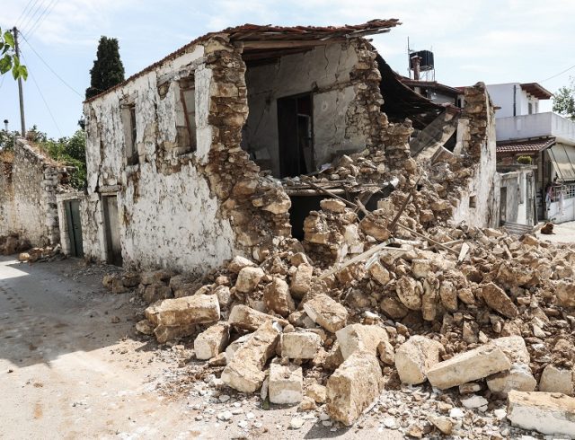 ΣΕΙΣΜΟΣ 5,8 ΡΙΧΤΕΡ ΣΤΟ ΗΡΑΚΛΕΙΟ ΚΡΗΤΗΣ / ΚΑΤΑΣΤΡΟΦΕΣ ΣΤΗΝ ΒΟΝΗ (EUROKINISSI/ΣΤΕΦΑΝΟΣ ΡΑΠΑΝΗΣ)