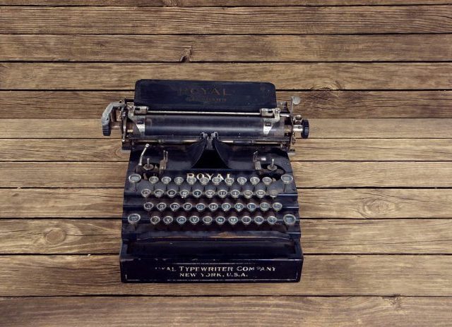 press_vintage-1170654_1280-696×464