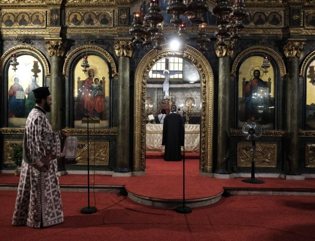 Hagia Sofia; Hagia Sophia; Thessaloniki; priest; Αγία Σοφία; Θεσσαλονίκη; Κωνσταντινούπολη; Τζαμί; Υπερμάχω; Χριστιανισμός; εκκλησία; εσπερινός; θρησκεία; ιερέας;