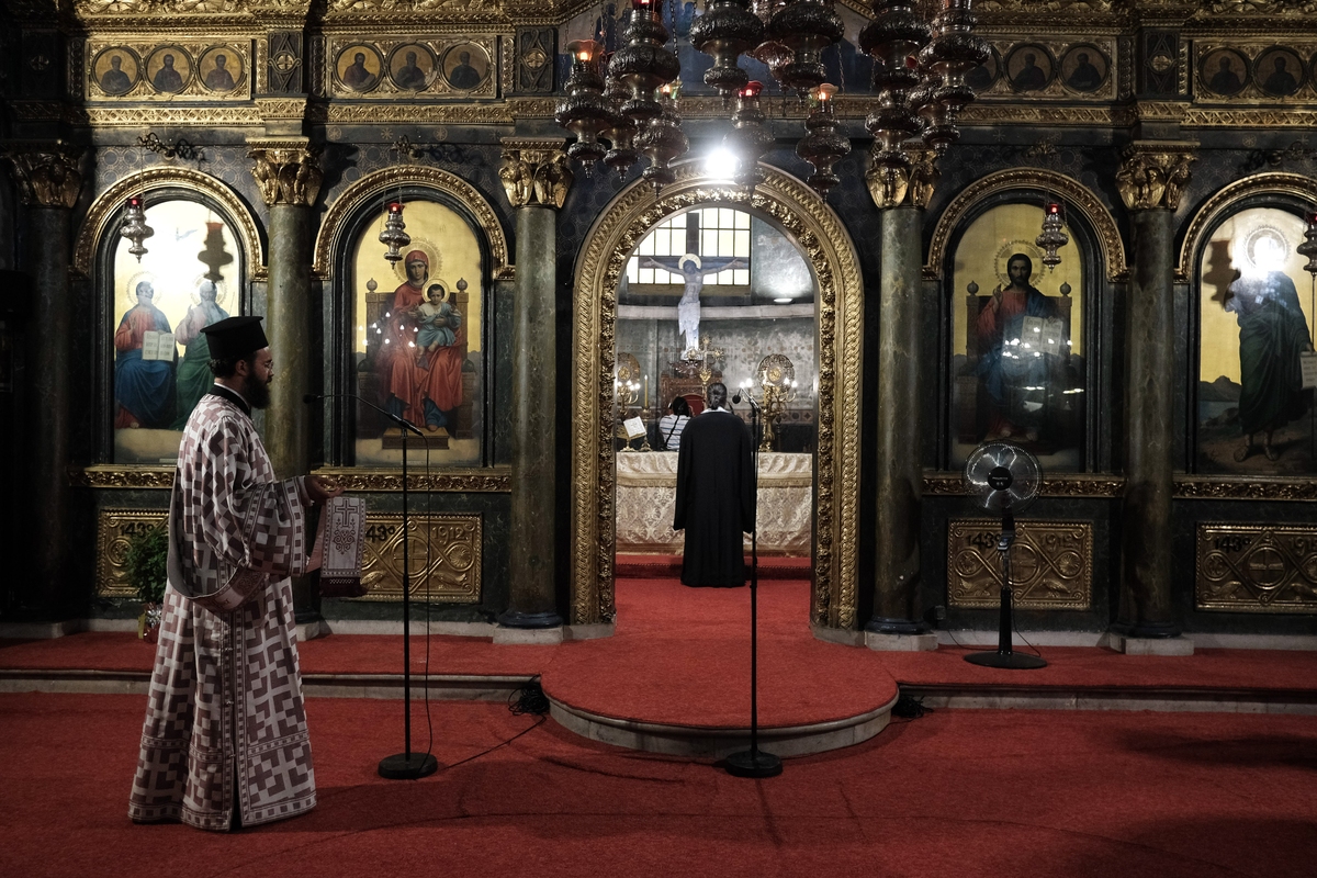 Hagia Sofia; Hagia Sophia; Thessaloniki; priest; Αγία Σοφία; Θεσσαλονίκη; Κωνσταντινούπολη; Τζαμί; Υπερμάχω; Χριστιανισμός; εκκλησία; εσπερινός; θρησκεία; ιερέας;
