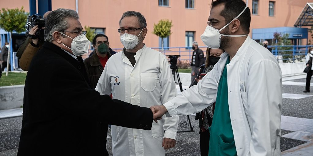 ΕΠΙΣΚΕΨΗ ΤΟΥ ΓΓ ΤΟΥ ΚΚΕ ΔΗΜ. ΚΟΥΤΣΟΥΜΠΑ ΣΤΟ ΝΟΣΟΚΟΜΕΙΟ “ΑΤΤΙΚΟ”(ΜΙΧΑΛΗΣ ΚΑΡΑΓΙΑΝΝΗΣ/EUROKINISSI)