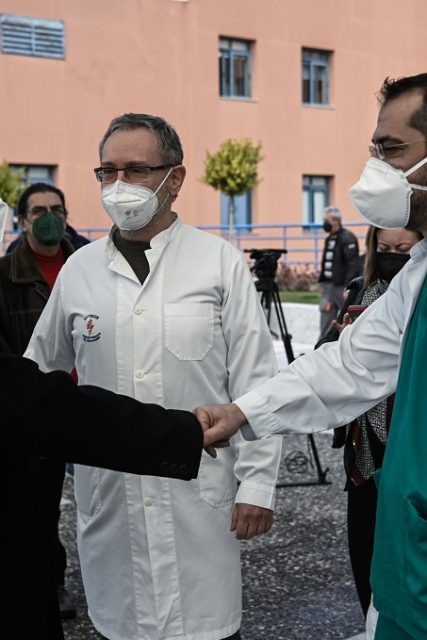 ΕΠΙΣΚΕΨΗ ΤΟΥ ΓΓ ΤΟΥ ΚΚΕ ΔΗΜ. ΚΟΥΤΣΟΥΜΠΑ ΣΤΟ ΝΟΣΟΚΟΜΕΙΟ “ΑΤΤΙΚΟ”(ΜΙΧΑΛΗΣ ΚΑΡΑΓΙΑΝΝΗΣ/EUROKINISSI)