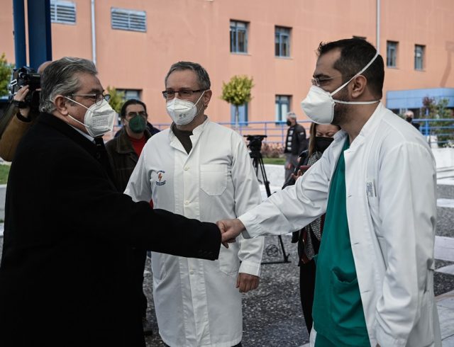 ΕΠΙΣΚΕΨΗ ΤΟΥ ΓΓ ΤΟΥ ΚΚΕ ΔΗΜ. ΚΟΥΤΣΟΥΜΠΑ ΣΤΟ ΝΟΣΟΚΟΜΕΙΟ “ΑΤΤΙΚΟ”(ΜΙΧΑΛΗΣ ΚΑΡΑΓΙΑΝΝΗΣ/EUROKINISSI)