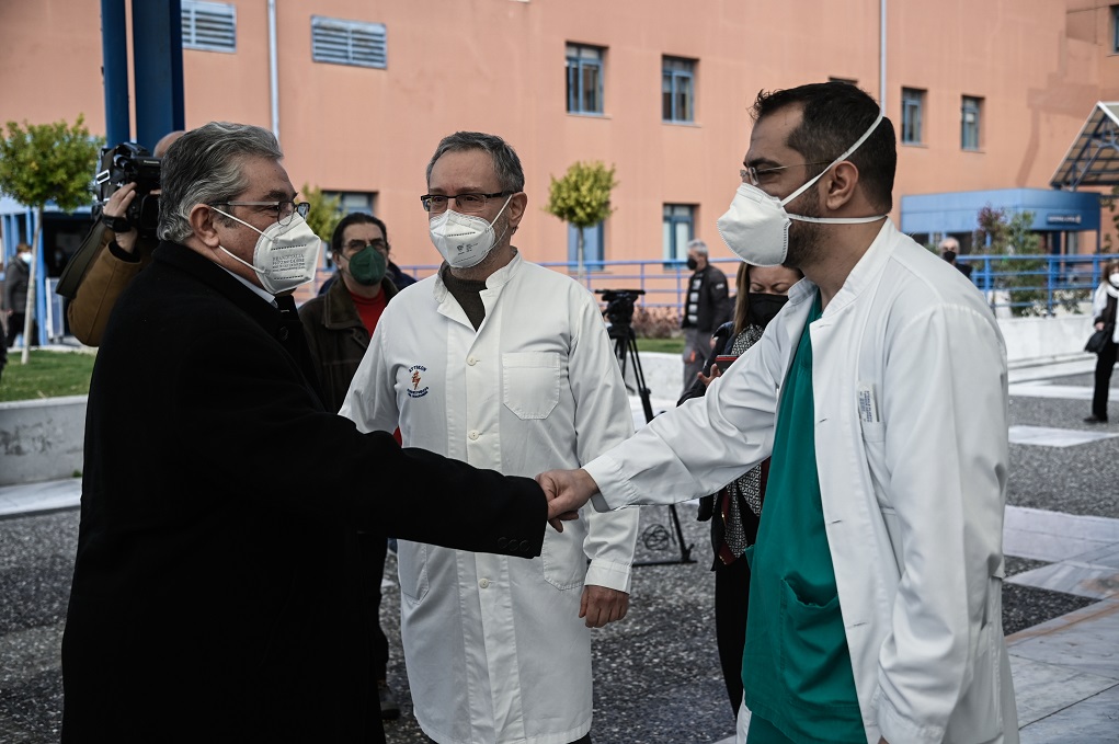 ΕΠΙΣΚΕΨΗ ΤΟΥ ΓΓ ΤΟΥ ΚΚΕ ΔΗΜ. ΚΟΥΤΣΟΥΜΠΑ ΣΤΟ ΝΟΣΟΚΟΜΕΙΟ “ΑΤΤΙΚΟ”(ΜΙΧΑΛΗΣ ΚΑΡΑΓΙΑΝΝΗΣ/EUROKINISSI)