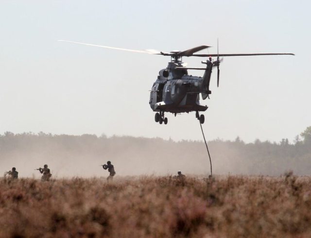 army-5672439_1280-1068×712