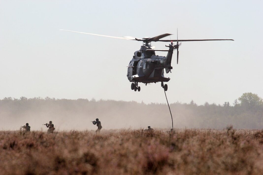 army-5672439_1280-1068×712