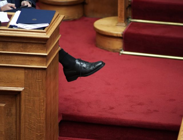 COVID-19; ; Kyriakos Mitsotakis; Parliament; coronavirus; debate; discussion; lawmaker; plenary; plenum; Κοινοβούλιο; Κυριάκος Μητσοτάκης; ; έδρανο; βουλευτής; κορονοϊός; κορωνοϊός; ολομέλεια; πανδημία; συζήτηση; συνεδρίαση; πολιτική; υγεία; κυβέρνηση; διαχείριση;
