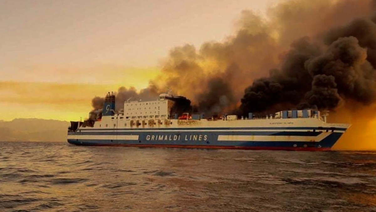 greece-ferry-fire