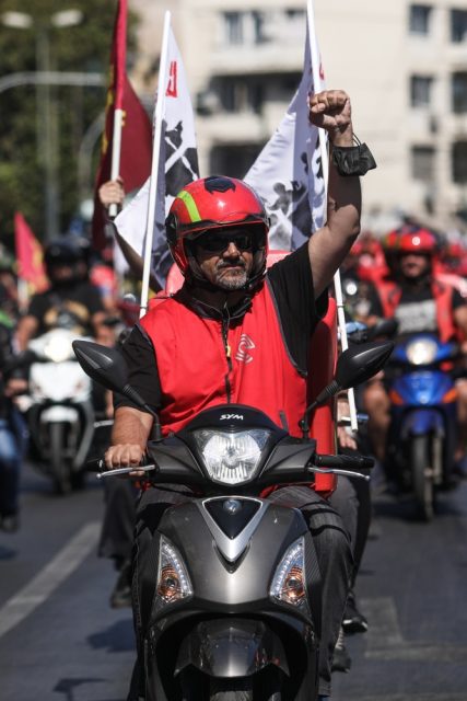 ΜΟΤΟΠΟΡΕΙΑ ΔΙΑΜΑΡΤΥΡΙΑΣ ΑΠΟ ΔΙΑΝΟΜΕΙΣ ΣΤΑ ΠΛΑΙΣΙΑ ΤΗΣ 24ωρης ΑΠΕΡΓΙΑΣ(EUROKINISSI/ΣΩΤΗΡΗΣ ΔΗΜΗΤΡΟΠΟΥΛΟΣ)
