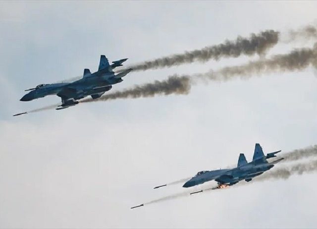 rosia-stratos-maxitika-su-35