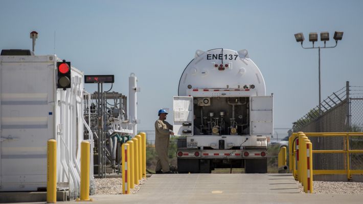 gas-exports-fire-1
