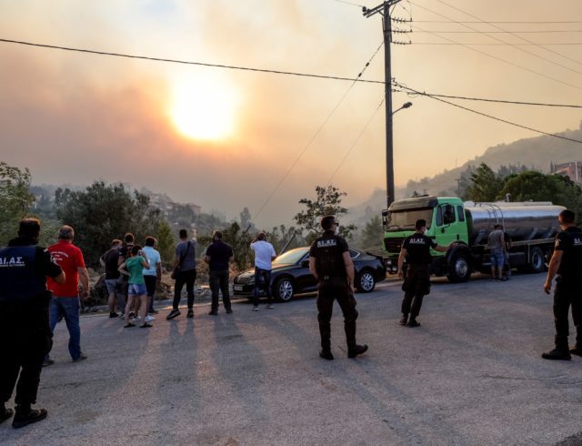 ΠΥΡΚΑΓΙΑ ΣΤΗΝ ΠΕΝΤΕΛΗ ΣΤΗΝ ΠΕΡΙΟΧΗ ΝΤΡΑΦΙ (ΒΑΣΙΛΗΣ ΡΕΜΠΑΠΗΣ/EUROKINISSI)