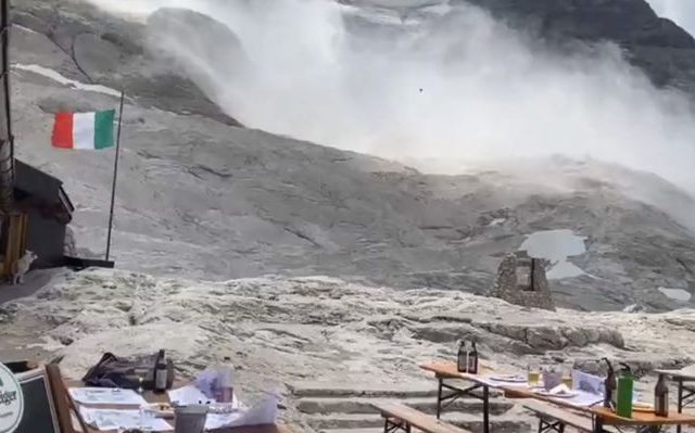 italy-ice-collapse-1