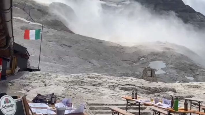 italy-ice-collapse-1
