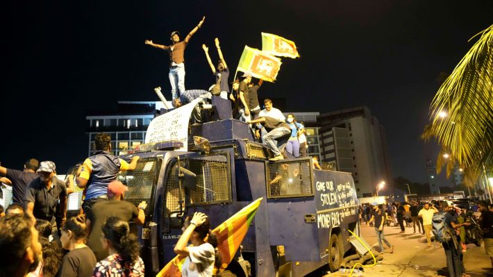 sri-lanka-demonstrations-02