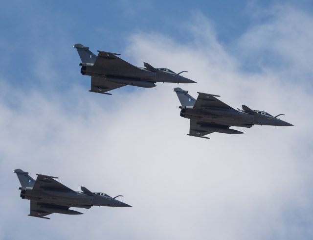 ΔΙΕΛΕΥΣΗ ΤΩΝ ΑΕΡΟΣΚΑΦΩΝ RAFALE ΠΑΝΩ ΑΠΟ ΤΗΝ ΑΚΡΟΠΟΛΗ(ΓΙΩΡΓΟΣ ΚΟΝΤΑΡΙΝΗΣ/EUROKINISSI)