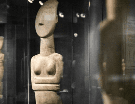 μυρ