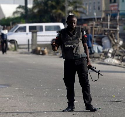 nigeria-police-protest-03