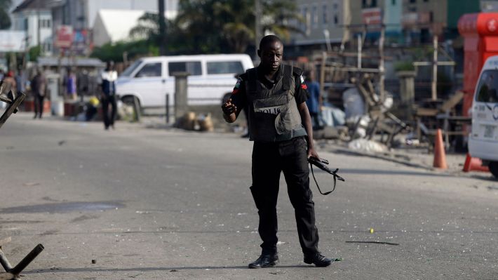 nigeria-police-protest-03