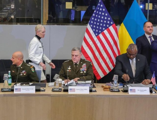 24-nato-defence_ministers