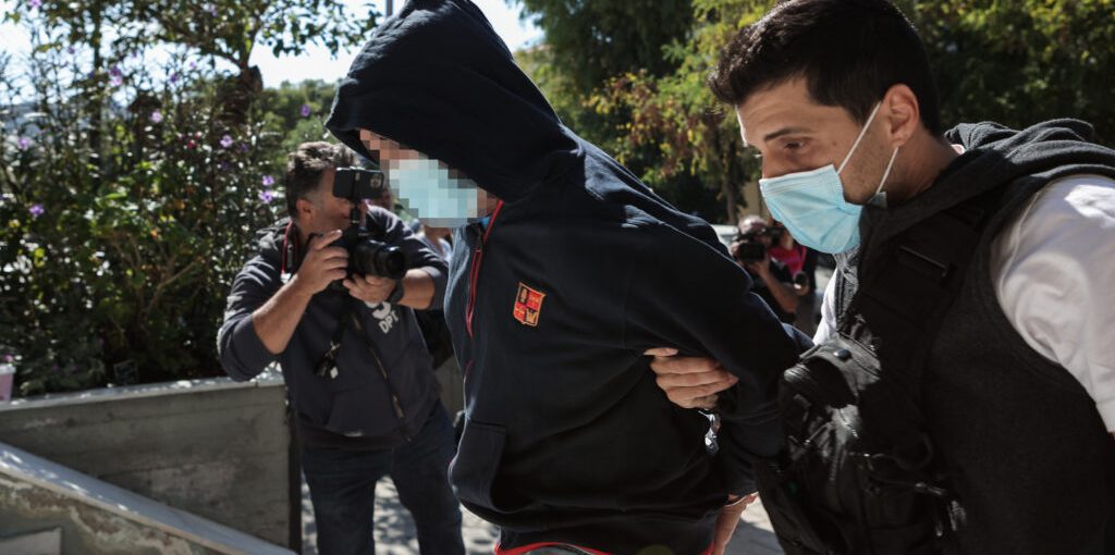 ΑΠΟΛΟΓΙΑ ΣΤΟΝ ΕΙΣΑΓΓΕΛΕΑ ΤΟΥ 53ΧΡΟΝΟΥ ΠΟΥ ΚΑΤΗΓΟΡΕΙΤΑΙ ΟΤΙ ΒΙΑΖΕ ΚΑΙ ΕΞΕΔΙΔΕ 12ΧΡΟΝΗ ΚΑΙ 42ΧΡΟΝΟΥ ΠΟΥ ΕΧΕΙ ΣΥΛΛΗΦΘΕΙ ΒΑΣΗ ΕΝΤΑΛΜΑΤΟΣ(ΒΑΣΙΛΗΣ ΡΕΜΠΑΠΗΣ/EUROKINISSI)