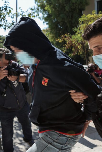 ΑΠΟΛΟΓΙΑ ΣΤΟΝ ΕΙΣΑΓΓΕΛΕΑ ΤΟΥ 53ΧΡΟΝΟΥ ΠΟΥ ΚΑΤΗΓΟΡΕΙΤΑΙ ΟΤΙ ΒΙΑΖΕ ΚΑΙ ΕΞΕΔΙΔΕ 12ΧΡΟΝΗ ΚΑΙ 42ΧΡΟΝΟΥ ΠΟΥ ΕΧΕΙ ΣΥΛΛΗΦΘΕΙ ΒΑΣΗ ΕΝΤΑΛΜΑΤΟΣ(ΒΑΣΙΛΗΣ ΡΕΜΠΑΠΗΣ/EUROKINISSI)