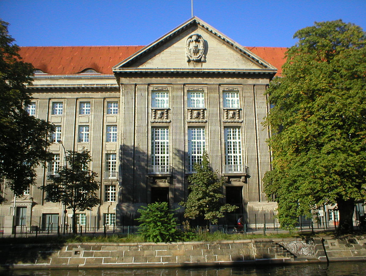 Bundesministerium_der_Verteidigung_Berlin_Spree