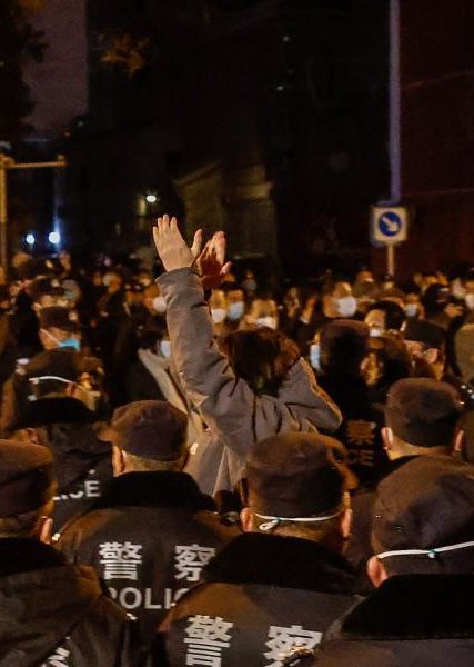 KINA KORONOIOS DIAMARTURIA GIA TA METRA