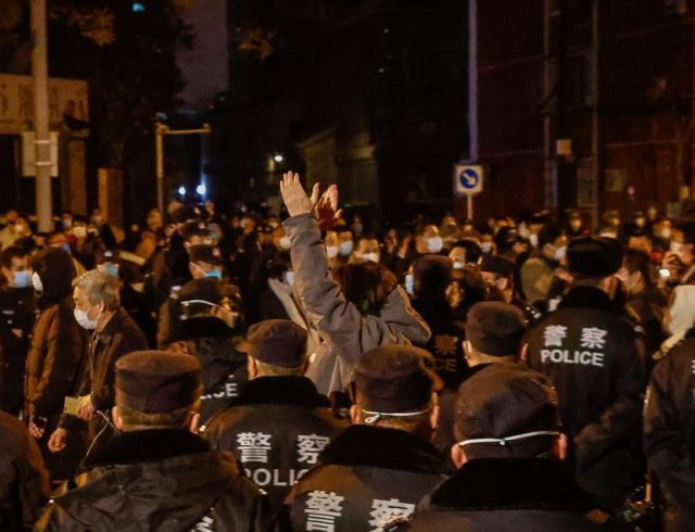 KINA KORONOIOS DIAMARTURIA GIA TA METRA