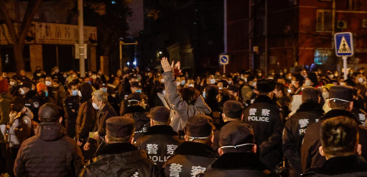 KINA KORONOIOS DIAMARTURIA GIA TA METRA