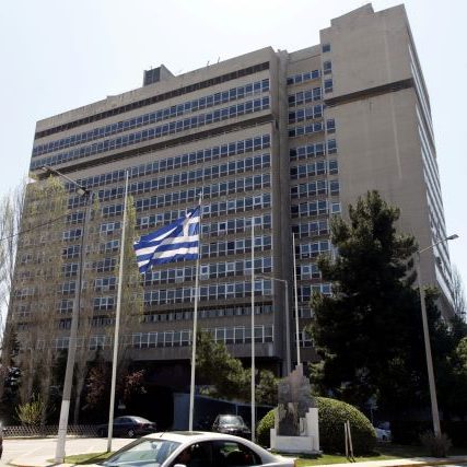 επ