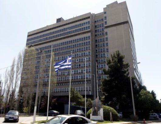 επ