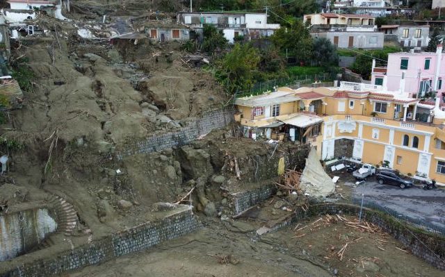 italy-landslide-5
