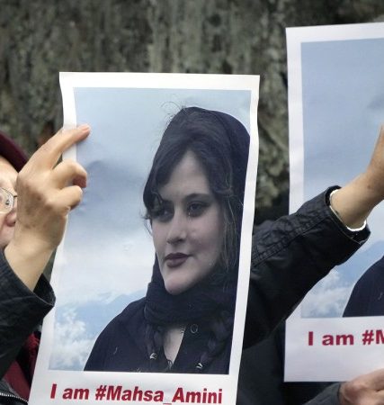 mahsa-amini-death-protests-continue-in-iran-amid-internet-ban-800×450