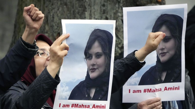 mahsa-amini-death-protests-continue-in-iran-amid-internet-ban-800×450