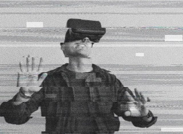 man-using-vr-digital-glitch 871Χ460