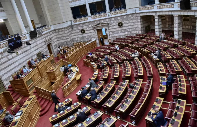 vouli318_intime.jpg