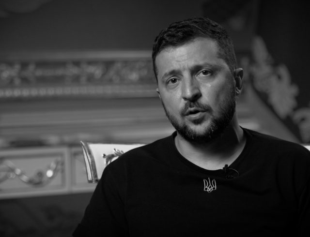 t_2357e5bf67c446a582ac130c9405b04f_name_0815_zelensky_V1_greyscale