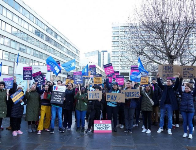 2022-12BRITAIN-STRIKES-NURSES-1024×683-1