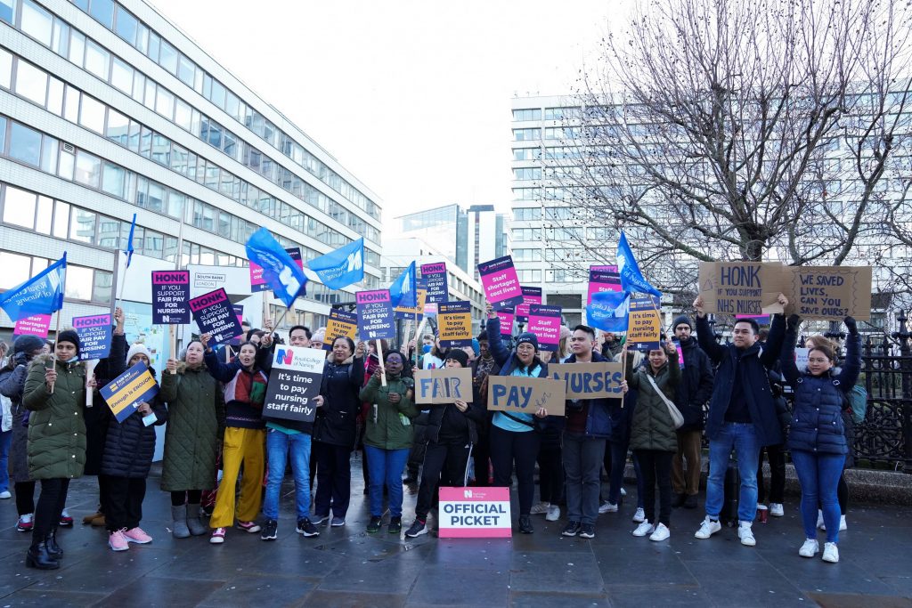 2022-12BRITAIN-STRIKES-NURSES-1024×683-1