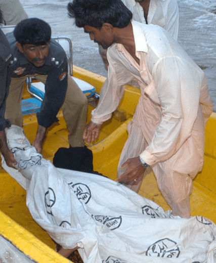 pakistan_-_lake_-_accident