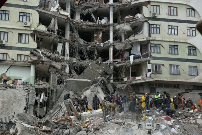 tourkia-seismos-5-696×464
