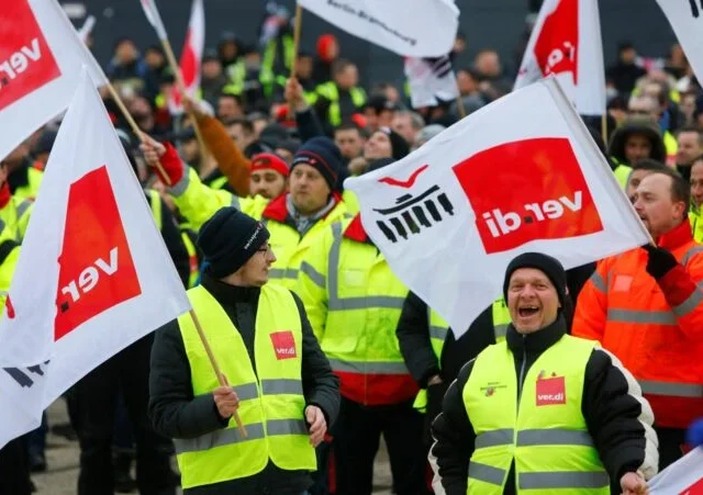 2023-01-25T091620Z_703440138_RC2LXY98VTV5_RTRMADP_3_GERMANY-UNIONS-AIRPORT-STRIKE-696×451