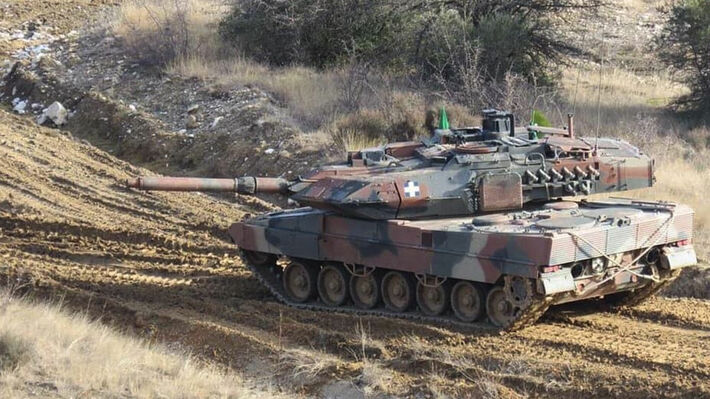 ellhnika-leopard-2a6-05