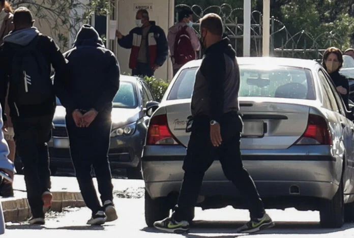12χρονη