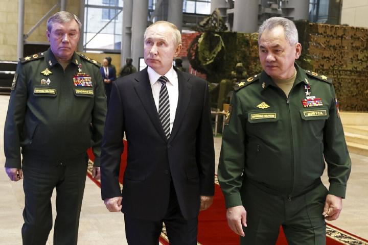 1687632303699_putin-soygu (1)