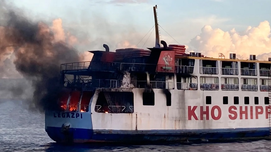 230618013643-ship-fire-philippines-intl-hnk