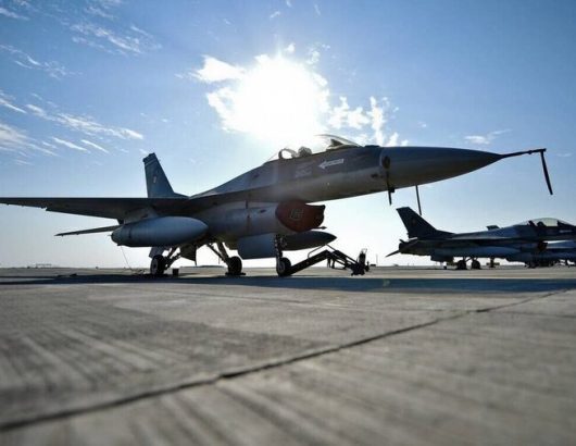 F16