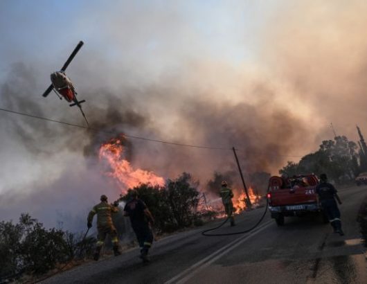 Greece; Ελλάδα; 2023; summer wildfires; καλοκαιρινές πυρκαγιές; Prodromos; Voiotia; Πυρκαγιά; Πρόδρομος; Βοιωτία; φωτιά; fire; πυρκαγιά; extinguish; κατάσβεση; fire brigade; fire department; fire fighter; πυροσβέστης; Πυροσβεστική; εναέρια; air support; helicopter; ελικόπτερο;